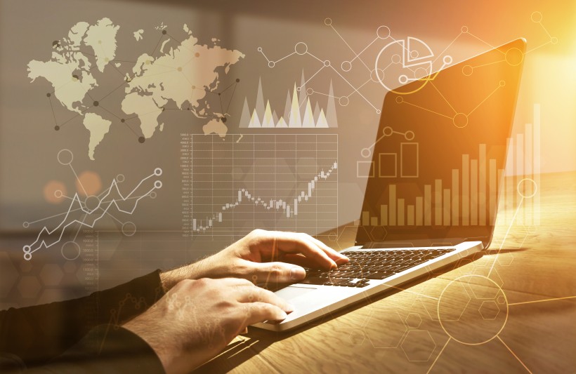 amCharts5 饼图标签定制：显示原始数据值而非百分比